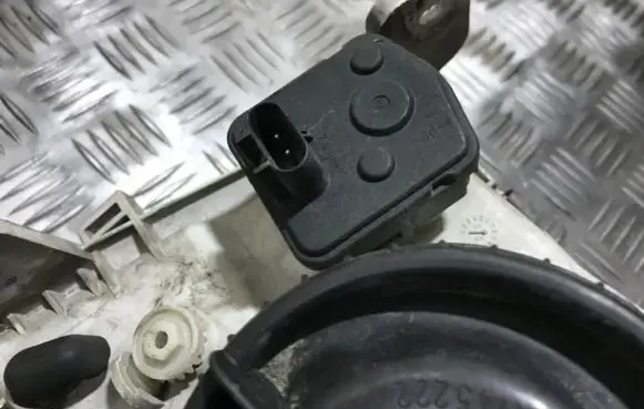 Headlight level adjustment motor