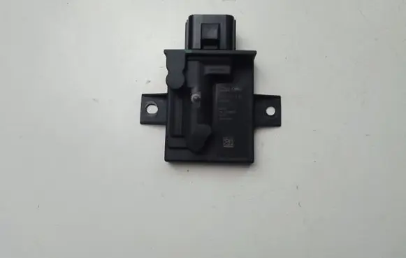 Jaguar XE Fuel injection pump control unit/module FK729D370AD