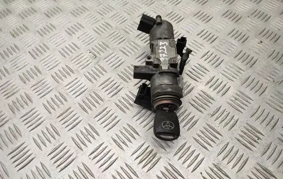 Toyota Avensis T250 Ignition lock N0501517 8978305010