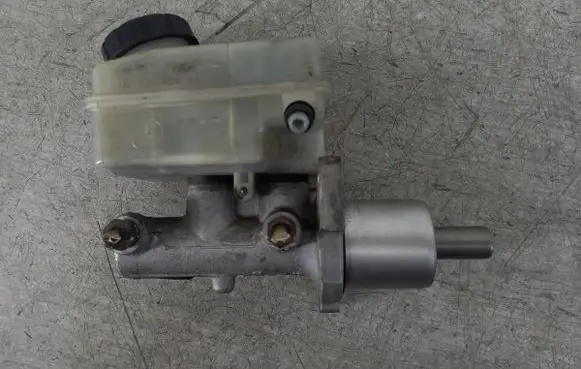 Mercedes-Benz A W169 Master brake cylinder 