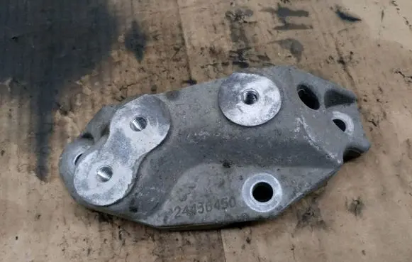 Opel Vectra C Engine mounting bracket 24436450