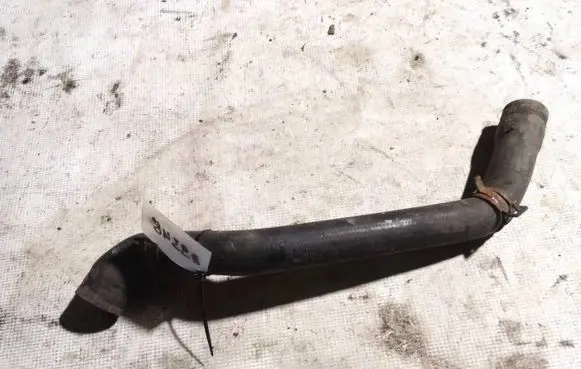 Volkswagen PASSAT B3 Engine coolant pipe/hose