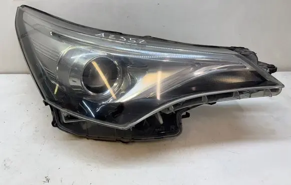 Toyota Avensis T270 Headlight/headlamp E116437 10P001HCB 0538