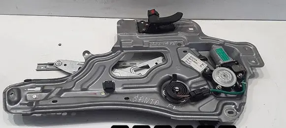 Hyundai Santa Fe Front door window regulator with motor 8247026020