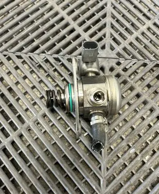 Mercedes-Benz GLC X253 C253 Fuel injection high pressure pump A2740700501