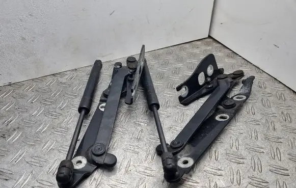 Audi A4 S4 B7 8E 8H Tailgate/trunk/boot hinge 8H0827301B 8H0827302B