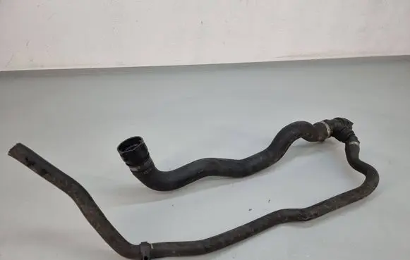 Coolant pipe/hose
