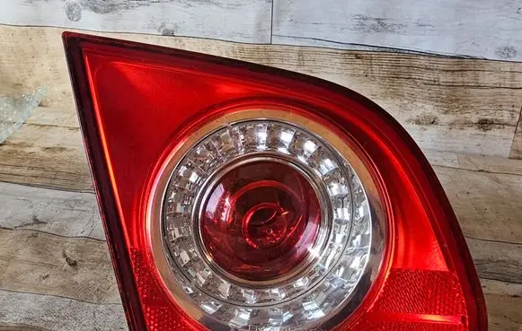 Tailgate rear/tail lights
