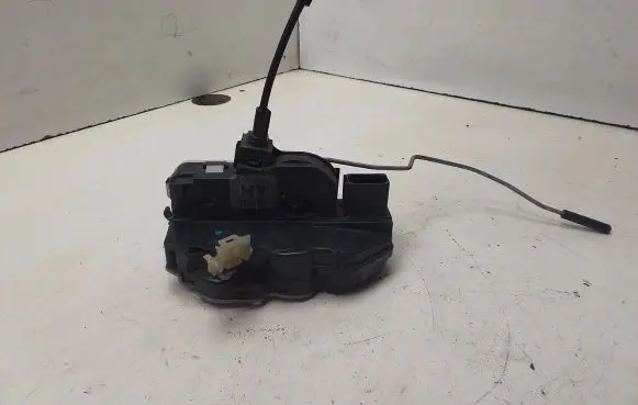 Opel Insignia A Front door lock 13503781