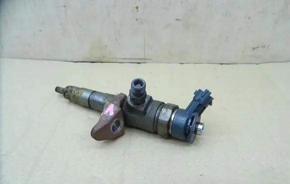 Fuel injector