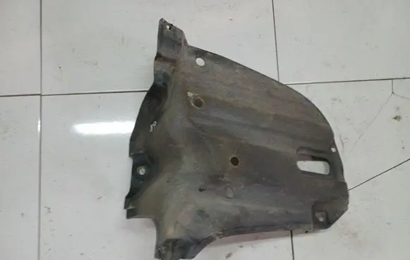 Toyota Avensis T250 Engine splash shield/under tray 5839805020