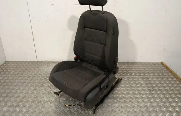 Volkswagen Golf V Front driver seat 
