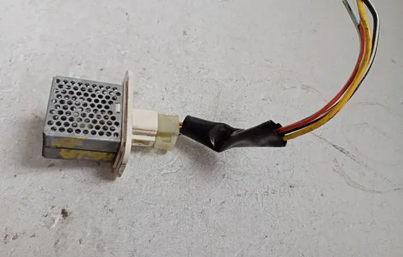 Opel Agila B Heater blower motor/fan resistor 123332