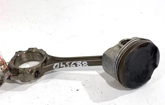 Toyota Yaris Piston with connecting rod 1NR