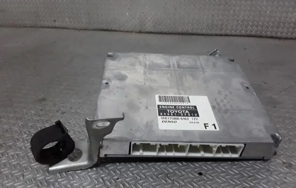 Toyota Corolla Verso AR10 Engine control unit/module 896610F010