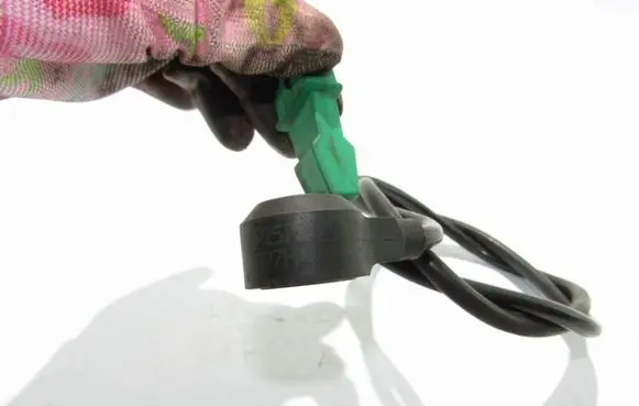 Seat Toledo I (1L) Detonation knock sensor 054905377H