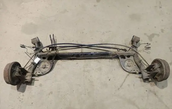 Renault Clio III Rear subframe 