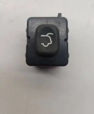 Tailgate opening switch