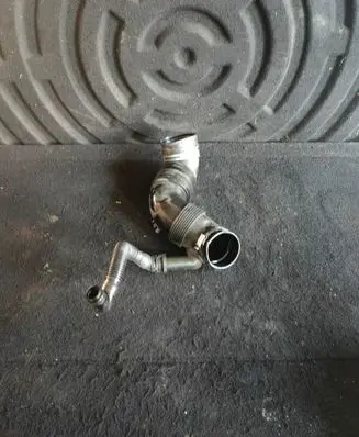 Skoda Octavia Mk2 (1Z) Turbo air intake inlet pipe/hose 3C0129654M