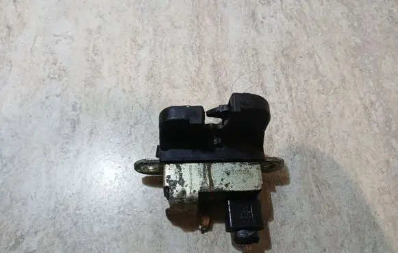 Volkswagen Touran I Tailgate/trunk/boot lock/catch/latch 1T0827505C