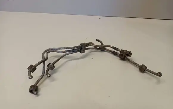 BMW 5 E34 Fuel injector supply line/pipe 