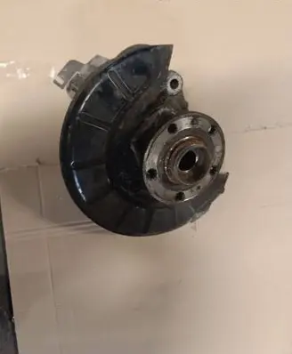 Volkswagen PASSAT B7 Front wheel hub spindle knuckle