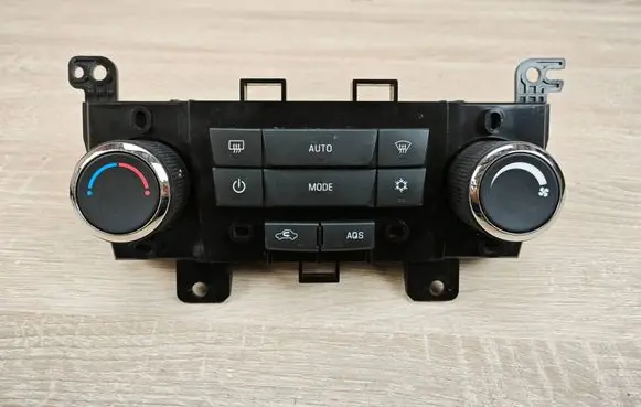 Chevrolet Orlando Climate control unit 3870578