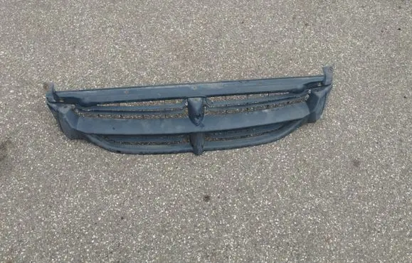 Chrysler Voyager Front bumper upper radiator grill