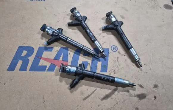 Toyota Auris 150 Fuel injector 236700R180 12990886