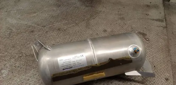 Audi Q7 4L Air suspension tank/reservoir 7L8616202A