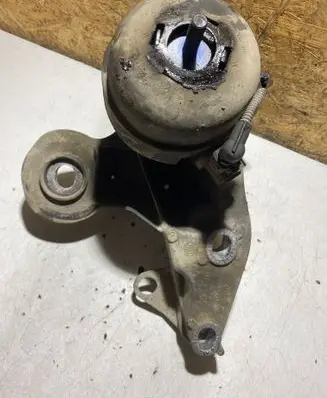 Engine mount bracket