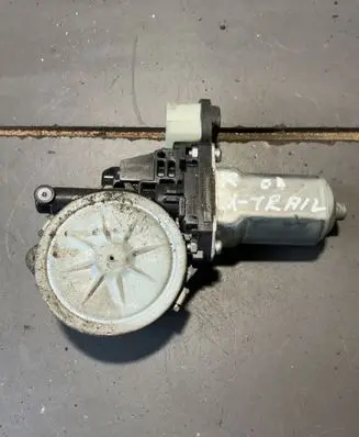 Nissan X-Trail T31 Front door window regulator motor 80730EG000