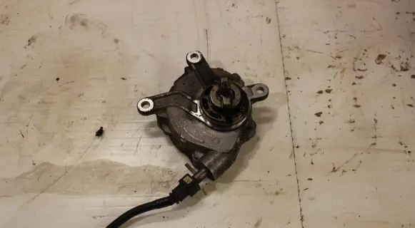 Toyota Corolla Verso AR10 Vacuum pump 12100766