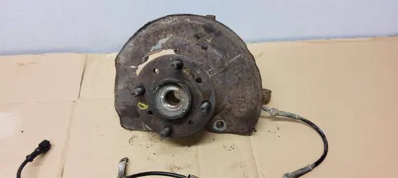 Mitsubishi Space Star Front wheel hub spindle knuckle