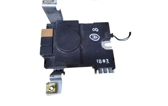 Audi A3 S3 8P Aerial antenna amplifier 8P3035225