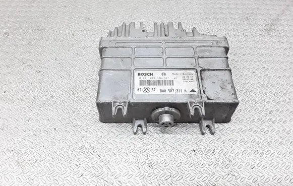 Volkswagen Golf III Engine control unit/module 8A0907311M 0261203186