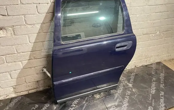 Volvo V70 Rear door 