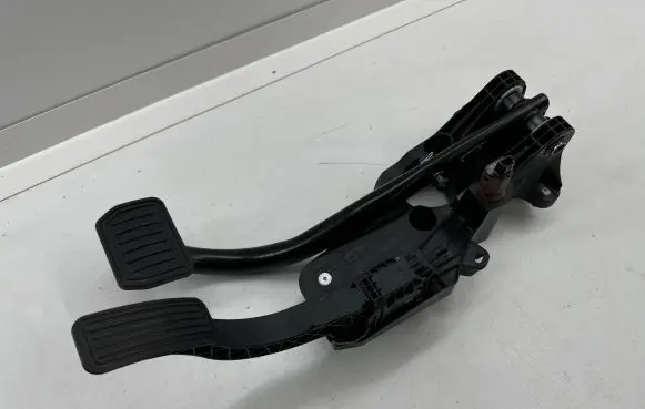 Tesla Model Y Pedal assembly 228869100A 104468100B 762321156534