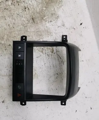 Chevrolet Volt I Dashboard lower bottom trim panel 