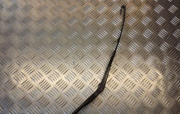 Front wiper blade arm