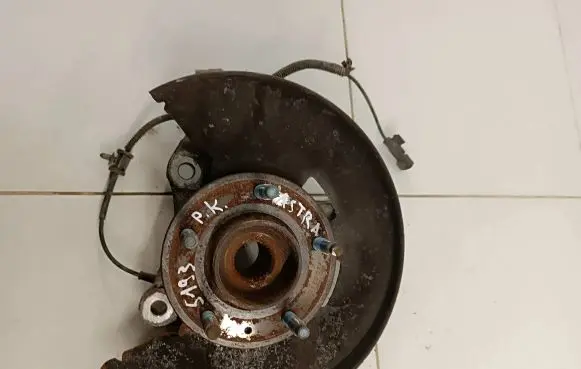 Opel Astra J Front wheel hub 13502829 De335