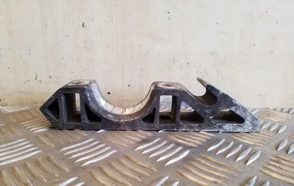 Volkswagen Touareg I Sway bar bush bracket, front 7L0411063B