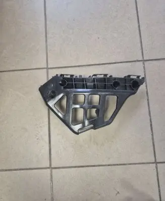 Front bumper mounting bracket