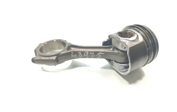 Mitsubishi Outlander Piston with connecting rod 