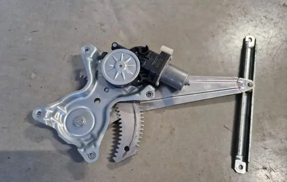 Fiat Fullback Rear door window regulator with motor 5713A474
