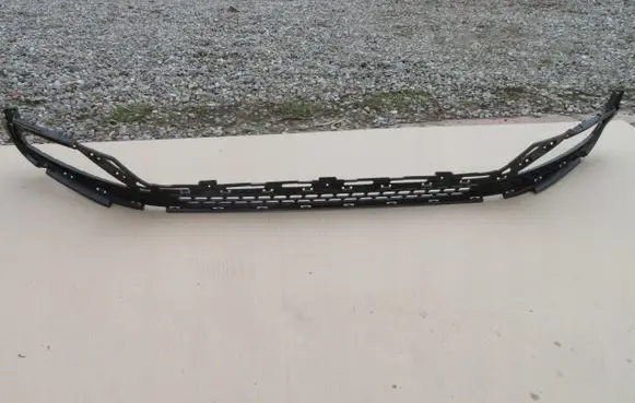 Front bumper lip