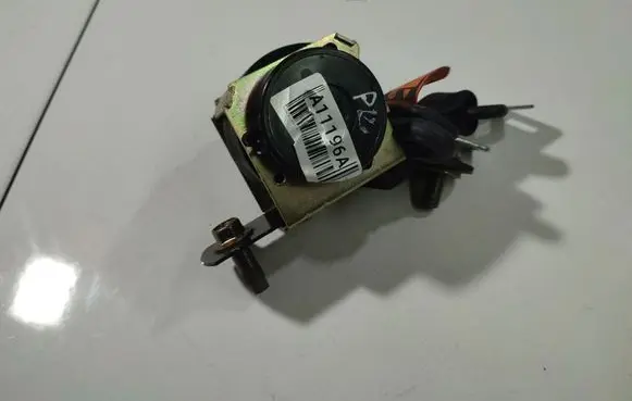 Mazda 3 I Front seatbelt 