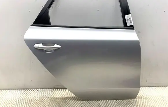 KIA Ceed Rear door 