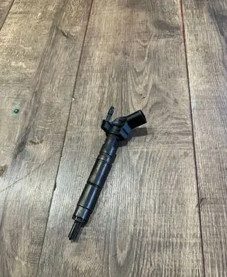 Mercedes-Benz R W251 Fuel injector A6420700587 061121 0445115027