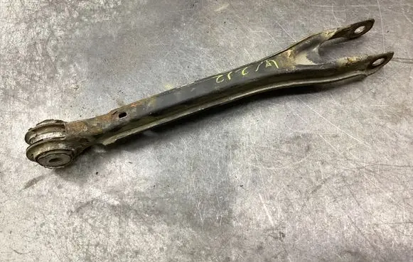 Mercedes-Benz E W212 Rear control arm A2043521205 0113